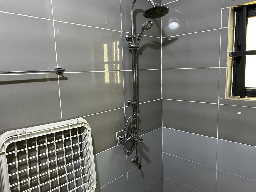 Dusche, Handtücher, Toilettenpapier
