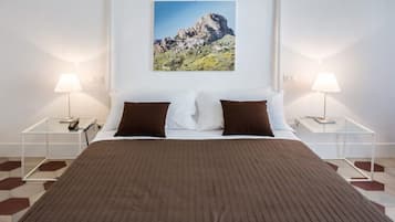 1 habitación, caja de seguridad en la habitación y escritorio