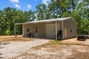 Exterior - Sam Rayburn Lakevu Barndo (Broaddus)