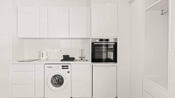 Luxury Studio | Private kitchen | Cookware/dishes/utensils