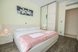3 bedrooms, WiFi, bed sheets