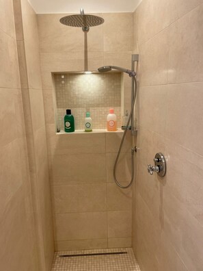 Shower, hair dryer, bidet, towels - O'Sole Villa in Capri close to the sea (Capri)