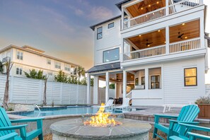 Terrace/patio - STUNNING! Loaded Home! Sleeps 26! LSV/Golf Cart & 6 Bikes! Resort-Style Pool, Steps to Beach! (Santa Rosa Beach)