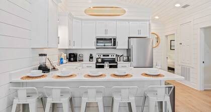 Luxury Retreat on Oleander - Unit B