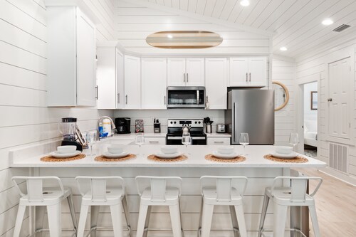 Luxury Retreat on Oleander - Unit C