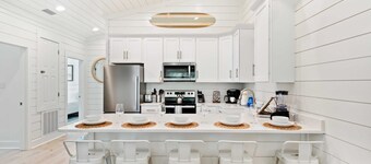 Luxury Retreat on Oleander - Unit D