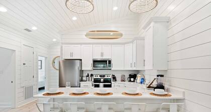Luxury Retreat on Oleander - Unit D