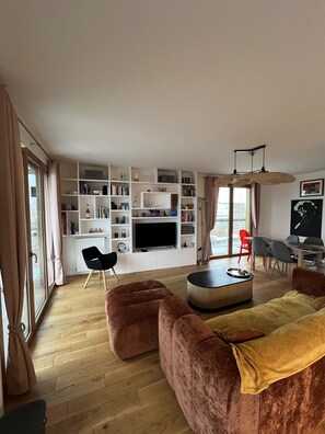 Smart TV - Appartement au Cœur du Village Olympique vue sur la Seine Avec Parking (L'Île-Saint-Denis)