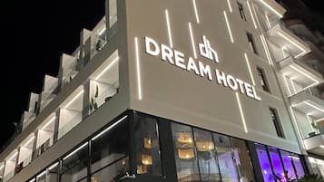 Egyptian cotton sheets, premium bedding, Select Comfort beds, minibar