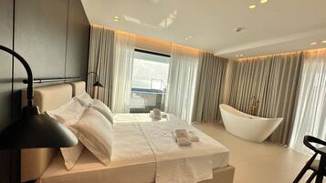 Dream Honeymoon Suite Bathtub&Pool | Egyptian cotton sheets, premium bedding, Select Comfort beds, minibar