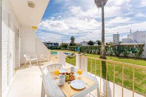 Outdoor dining - Casa Sal | 4 Bedrooms  | Central| Olhos de Água (Albufeira)