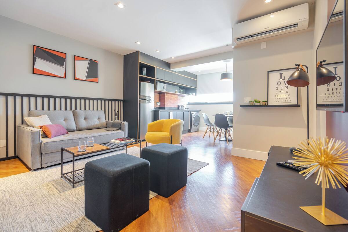 Departamento Premium | Sala de estar | Smart TV de 70 pulgadas con canales digitales