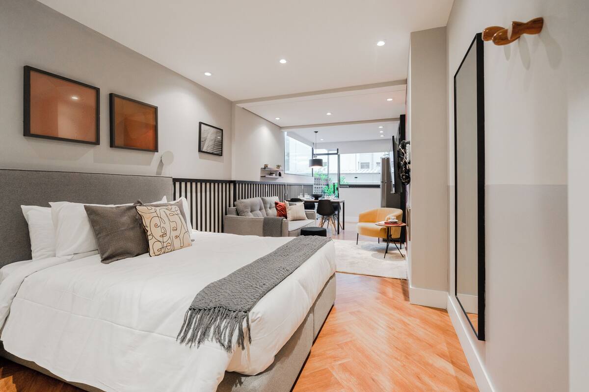 Departamento básico | 1 habitación, ropa de cama de alta calidad y decoración personalizada