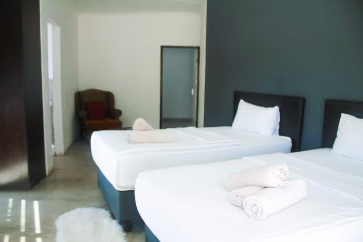 Classic Twin Room | Free WiFi