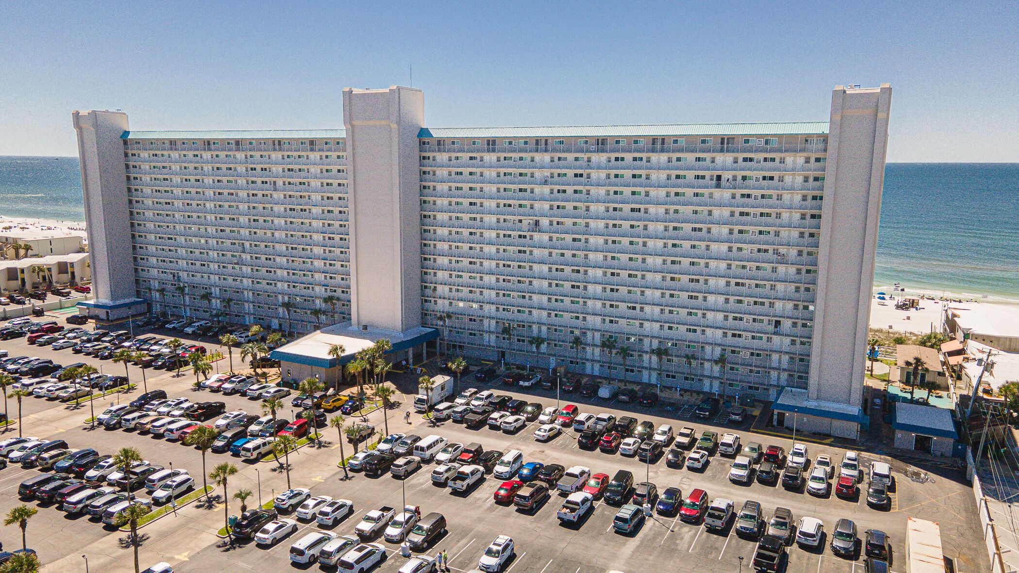 Mariner’s Retreat – High Rise Beachfront Living in PCB! Resort Amenities Galore