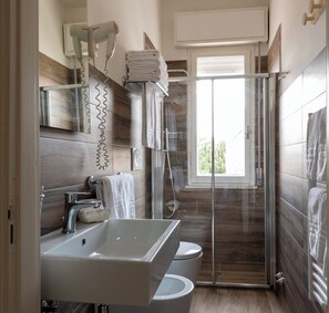 Camera quadrupla | Bagno