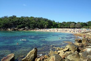 Beach nearby - Stylish Apt w/Lift, Steps to Manly (Manly)