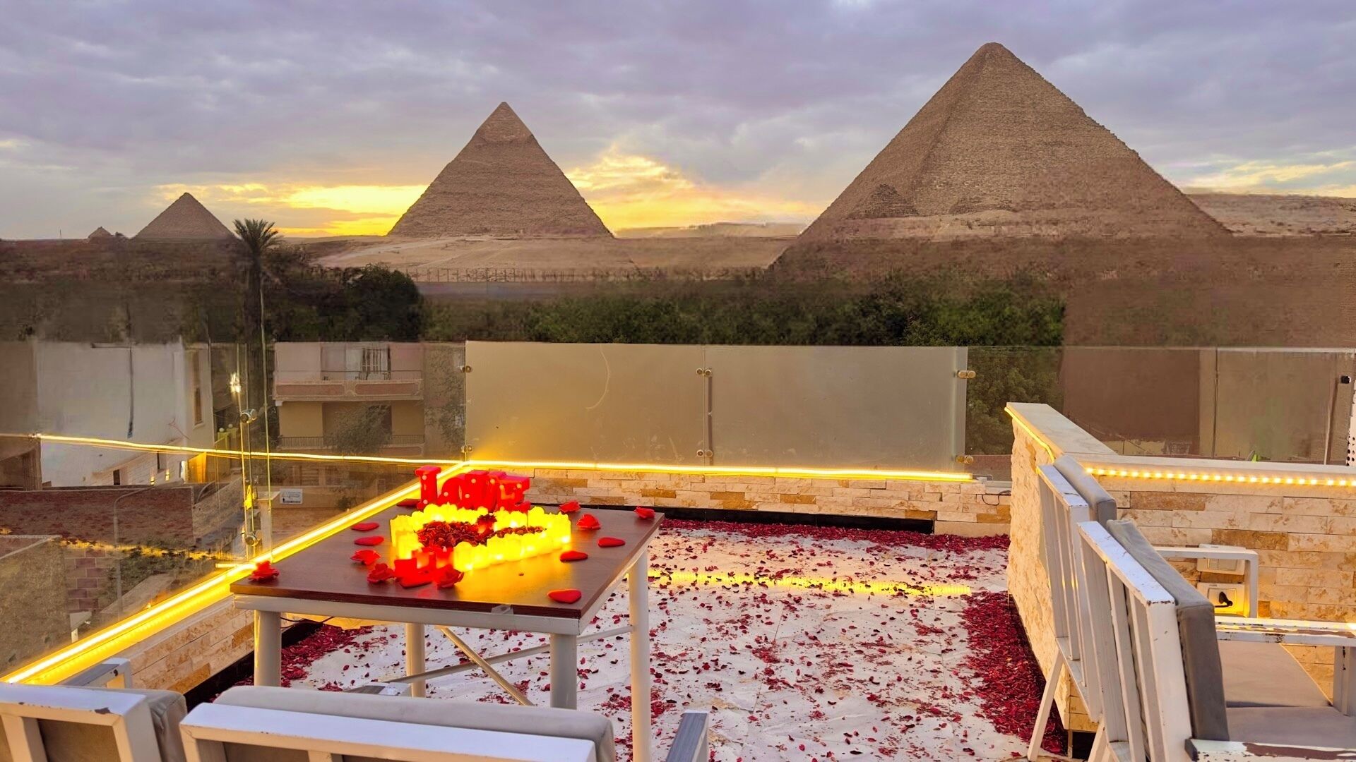 Photo - Locanda pyramids view