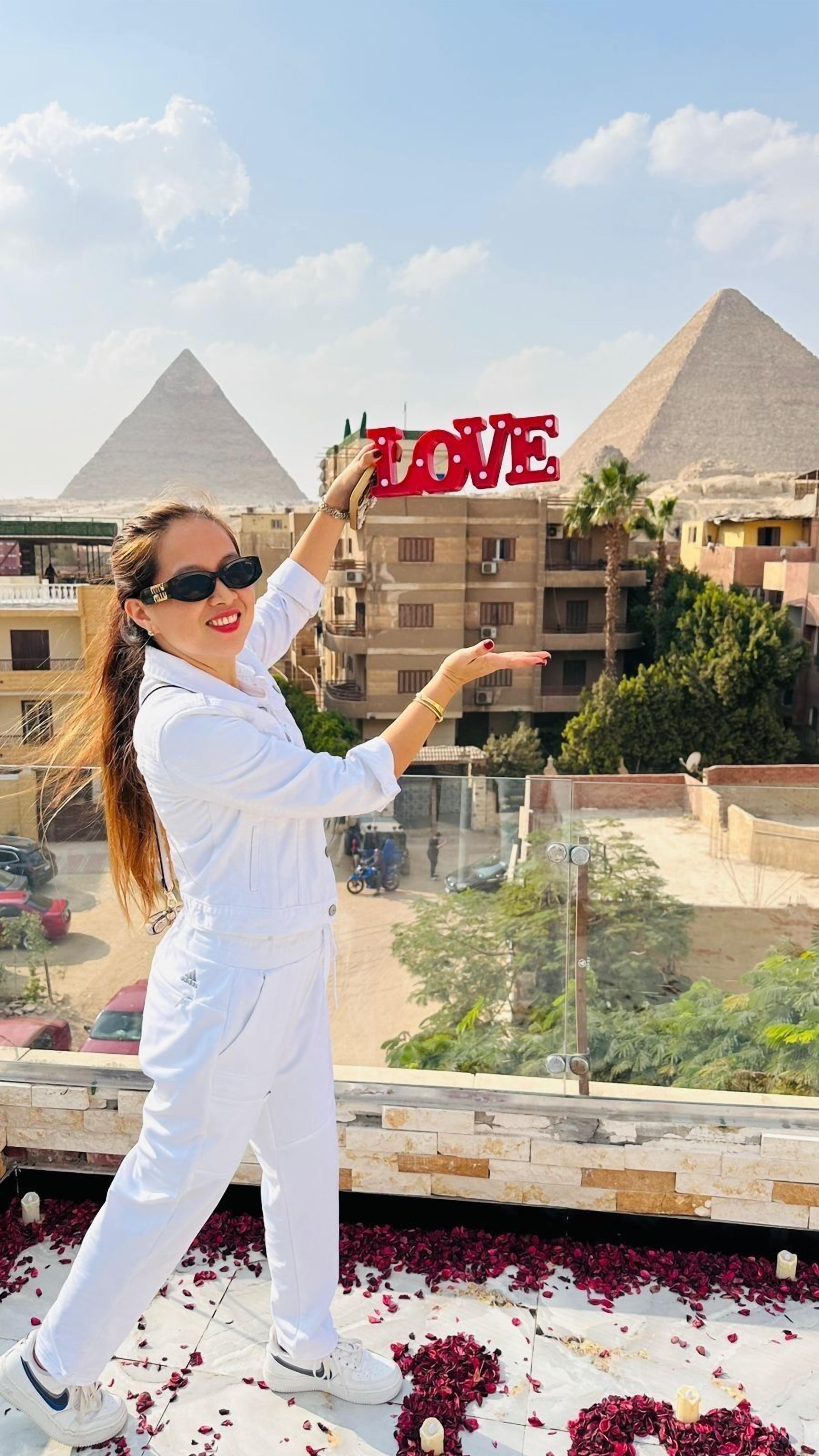 Photo - Locanda pyramids view