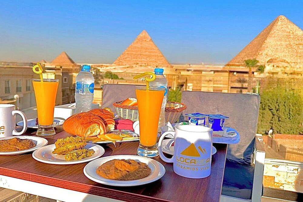Locanda pyramids view