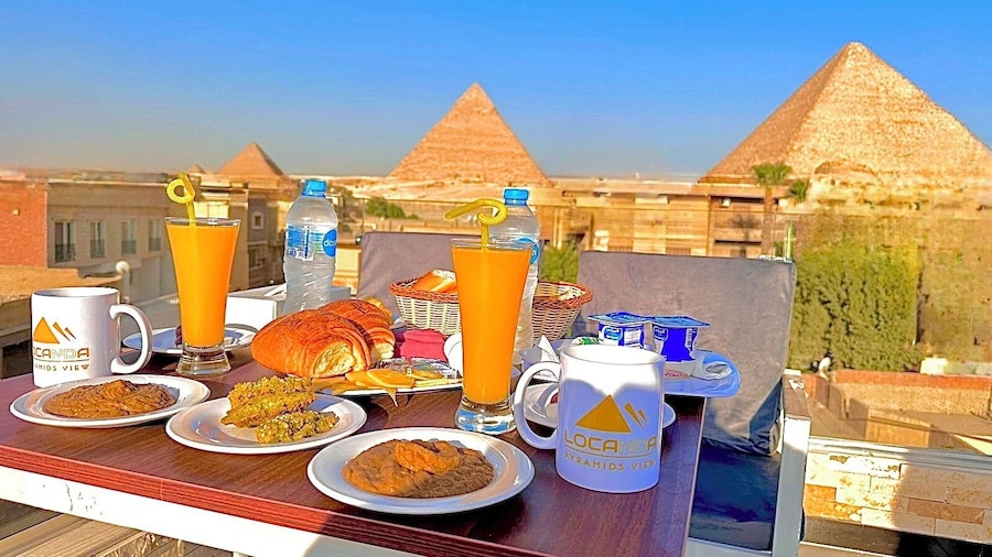 Locanda pyramids view