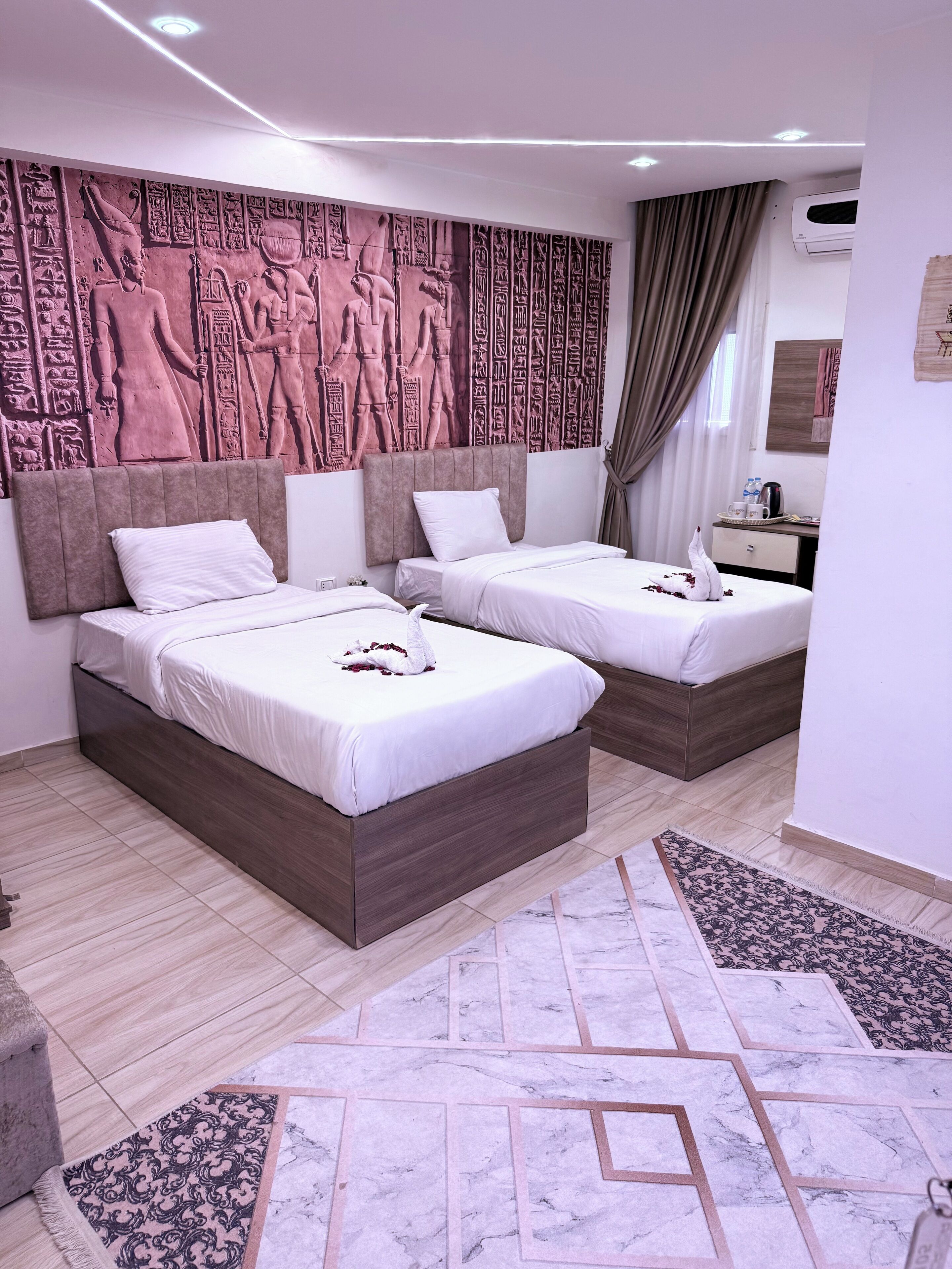 Photo - Locanda pyramids view