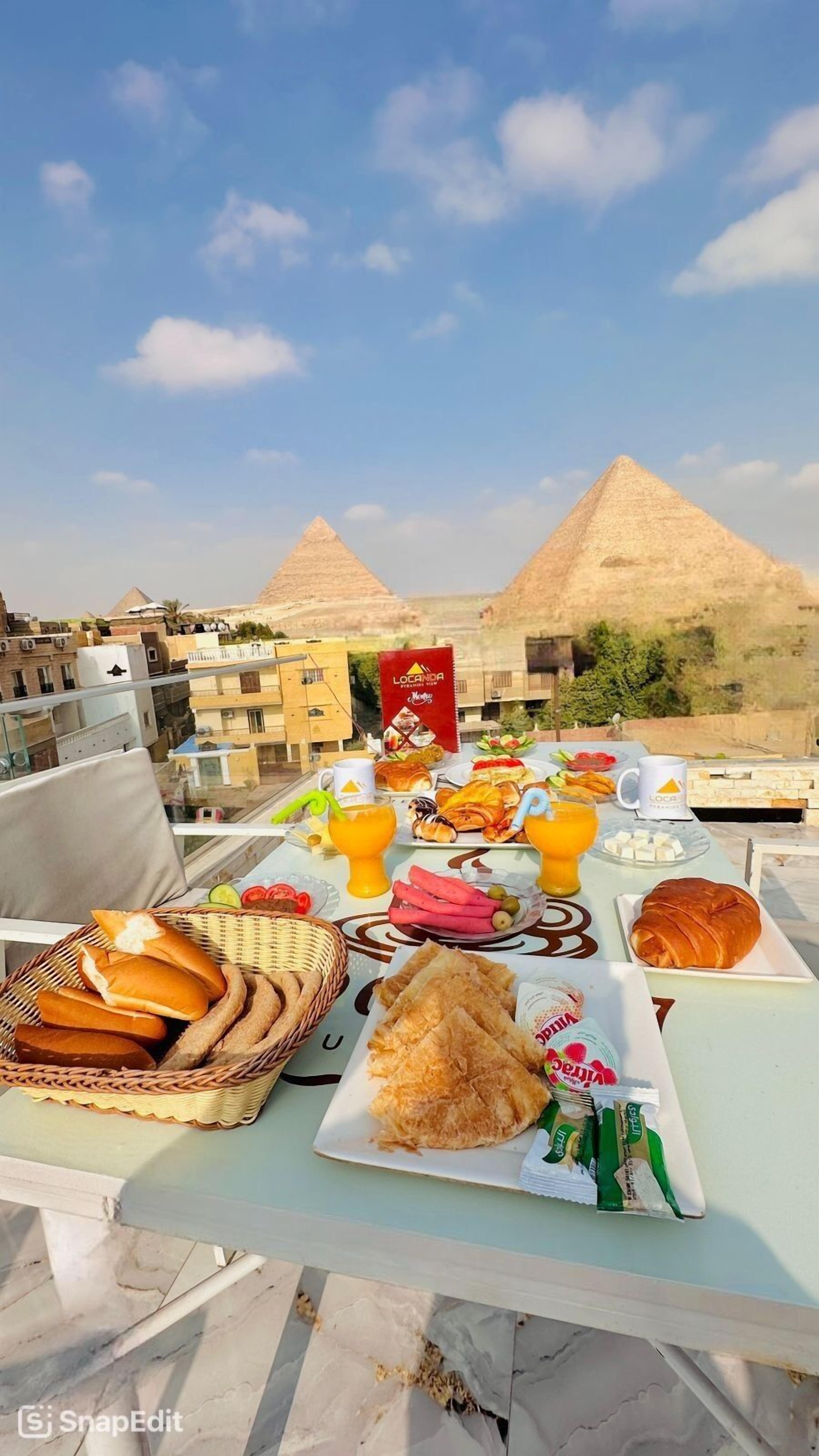 Photo - Locanda pyramids view