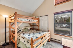 3 bedrooms, Internet, bed sheets - Alpine Comfort Meets Adventure at Timber Run 102! (Steamboat Springs)