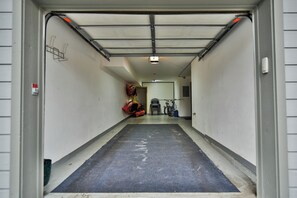 Access the garage through this narrow hallway.