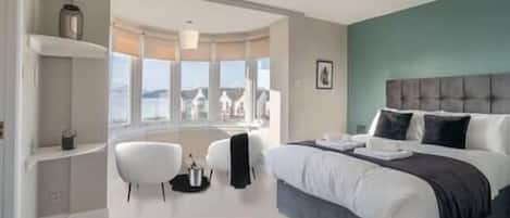 2 habitaciones, tabla de planchar con plancha, cuna de viaje y wifi