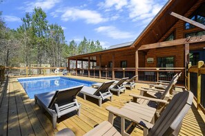 Een verwarmd zwembad