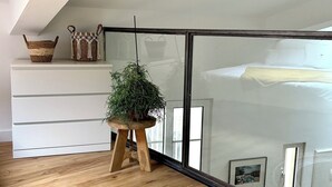 2 soverom, lydisolert, strykejern/-brett og reiseseng for barn