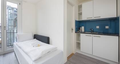 Cozy Studio with Balcony in the City (BE-41)