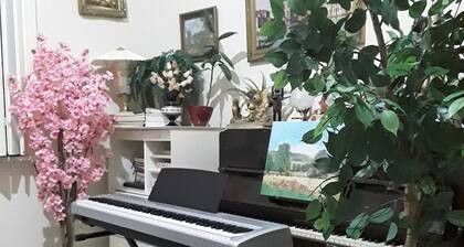 Lovely double Bed in the heart of Kentish town