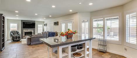 House (4 Bedrooms) | Interior