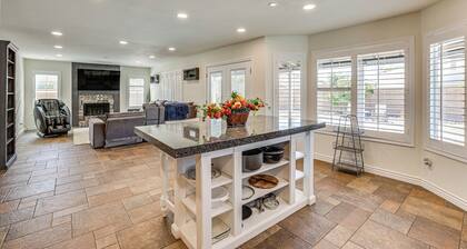 Spacious Glendale Home: Walk to State Farm Stadium