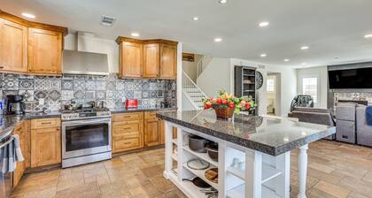 Spacious Glendale Home: Walk to State Farm Stadium