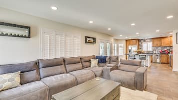 House (4 Bedrooms) | Front of property