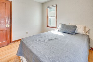 House (2 Bedrooms) | 2 bedrooms, iron/ironing board, bed sheets