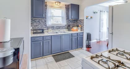 Peaceful Detroit Home w/ Yard: 10 Mi to Downtown!