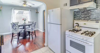 Peaceful Detroit Home w/ Yard: 10 Mi to Downtown!