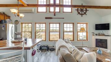 ููุฎ (2 Bedrooms) | ุงูู
ูุดุฃุฉ ู
ู ุงูุฏุงุฎู