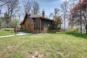 House (1 Bedroom) | Interior - Peaceful Luray Cabin w/ Hot Tub, Deck & Fire Pit! (Luray)