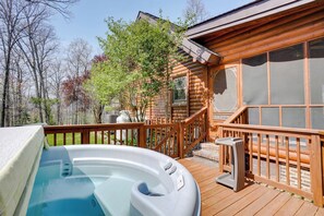 Interior - Peaceful Luray Cabin w/ Hot Tub, Deck & Fire Pit! (Luray)