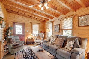 House (1 Bedroom) | Interior - Peaceful Luray Cabin w/ Hot Tub, Deck & Fire Pit! (Luray)