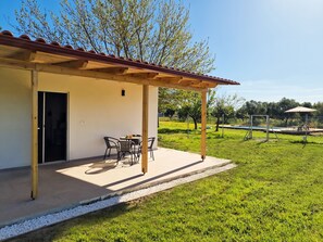Outdoor dining - Cozy Owl's Home - a studio countryside house in Pyrgos (Pyrgos)