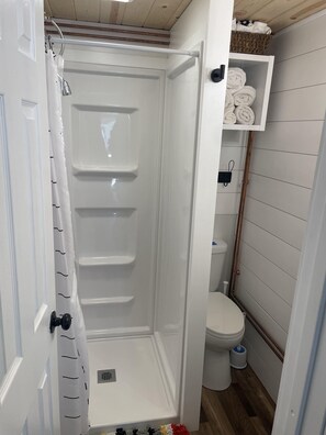 Dusche, Handtücher, Seife, Shampoo