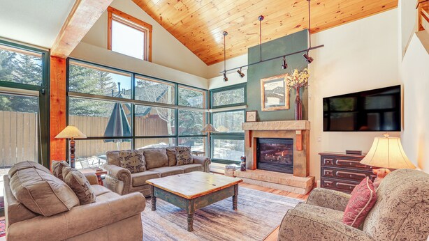 Apartment (3 Bedrooms) | Front of property