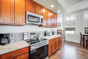 Apartment (2 Bedrooms) | Interior - Modern Blaine Condo Rental < 1 Mi to Boat Harbor! (Blaine)