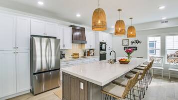 House (6 Bedrooms) | Interior